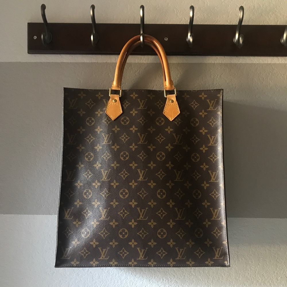 ❌SOLD❌ Louis Vuitton Sac Plat
